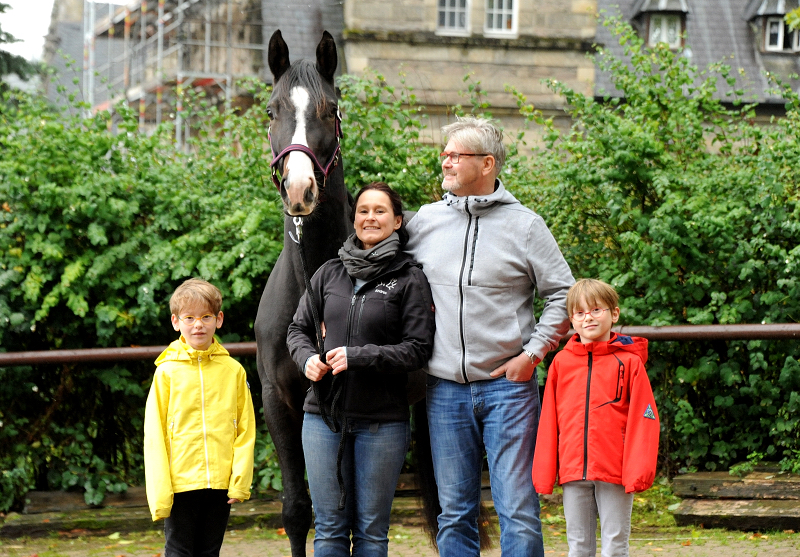 Karalie von His Moment u.d. Karalina v. Exclusiv - im Gestt Hmelschenburg - Foto Beate Langels