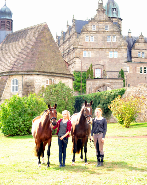 Prmienstuten Tacyra und Karida - Foto: Beate Langels -
Trakehner Gestt Hmelschenburg