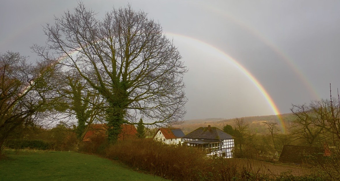 Regenbogen �ber H�melschenburg - Foto: Beate Langels