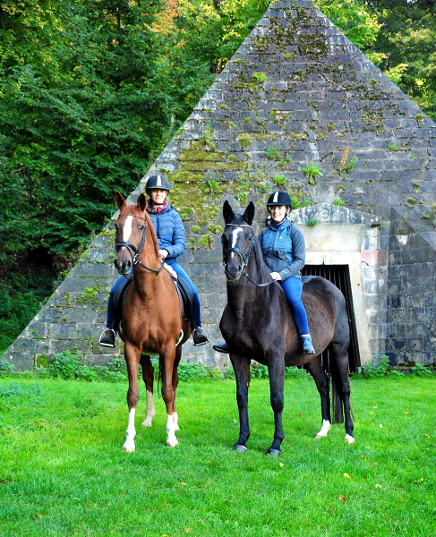 Ausritt mit Schwalbenfeder und Kavalou  - Foto: Beate Langels - Trakehner Gestt Hmelschenburg