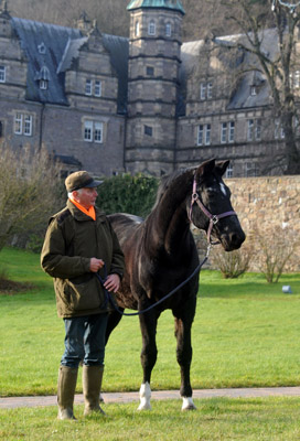 Kostolany und sein Zchter, Reiter und Ausbilder Otto Langels - an seinem 27. Geburtstag - Foto: Beate Langels - Trakehner Gestt Hmelschenburg