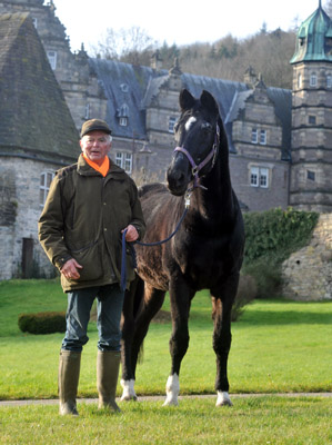 Kostolany und sein Zchter, Reiter und Ausbilder Otto Langels - an seinem 27. Geburtstag- Foto: Beate Langels - Trakehner Gestt Hmelschenburg