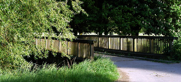 Die Emmerbrcke im Dorf - Trakehner Gestt Hmelschenburg - Foto: Beate Langels