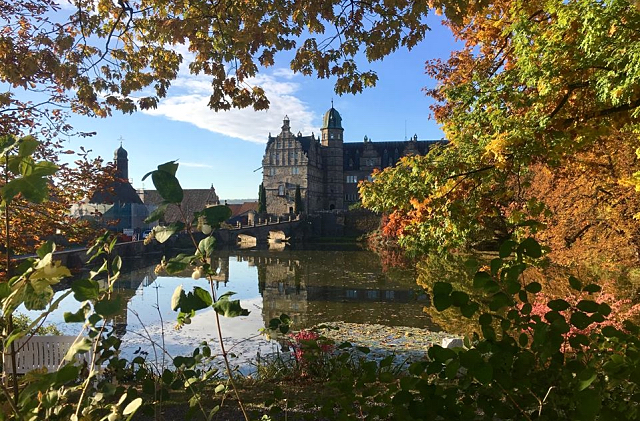 Schloss Hmelschenburg im Oktober - Trakehner Gestt Hmelschenburg - Beate Langels