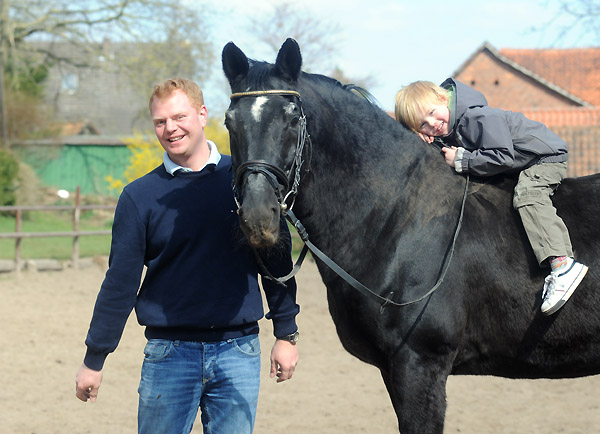 Unser Hauptbeschler Kostolany wird von dem 5jhrigen Trakehner Jungzchter Vincent Hage vorgestellt - Foto: Beate Langels - Trakehner Gestt Hmelschenburg