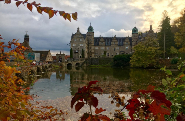 Schloss Hmelschenburg im Oktober - Trakehner Gestt Hmelschenburg - Beate Langels