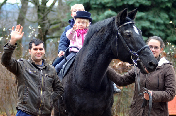 Das Hmelschenburger Team wnscht einen guten Rutsch ins neue Jahr und viel Glck, Gesundheit und Erfolg in 2012 - Trakehner Gestt Hmelschenburg