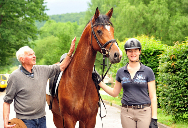 Kacyro mit Otto Langels und Karolin Mller - Foto: Beate Langels - Trakehner Gestt 
Hmelschenburg