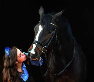 Trakehner Prmienhengst SAINT CYR v. Kostolany u.d. Elitestute Schwalbenspiel v. Exclusiv mit Luisa - Jahreswechsel 2011/2012 - Trakehner Gestt Hmelschenburg