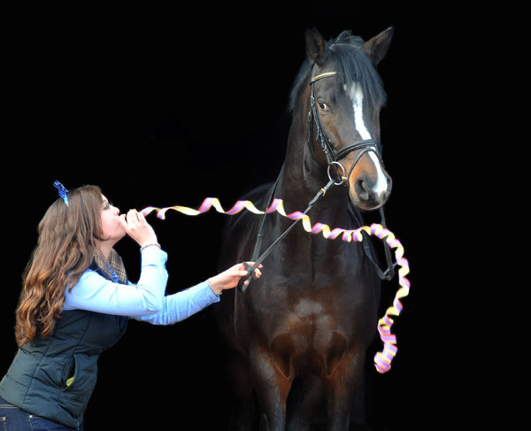 Trakehner Prmienhengst SAINT CYR v. Kostolany u.d. Elitestute Schwalbenspiel v. Exclusiv mit Luisa - Jahreswechsel 2011/2012 - Trakehner Gestt Hmelschenburg