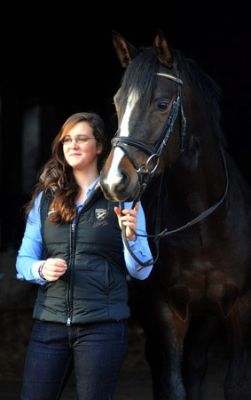 Trakehner Prmienhengst SAINT CYR v. Kostolany u.d. Elitestute Schwalbenspiel v. Exclusiv mit Luisa - Jahreswechsel 2011/2012 - Trakehner Gestt Hmelschenburg