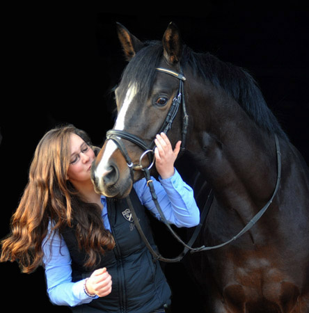 Trakehner Prmienhengst SAINT CYR v. Kostolany u.d. Elitestute Schwalbenspiel v. Exclusiv mit Luisa - Jahreswechsel 2011/2012 - Trakehner Gestt Hmelschenburg