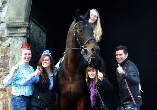 Das Hmelschenburger Team wnscht einen guten Start ins Jahr 2012  - Trakehner Gestt Hmelschenburg