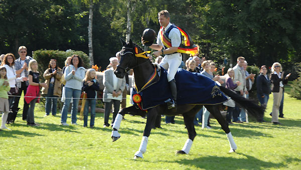 Bundeschampion 2010: Songline v. Summertime - Exclusiv, 6jhrig - Foto: Kiki Oellrich