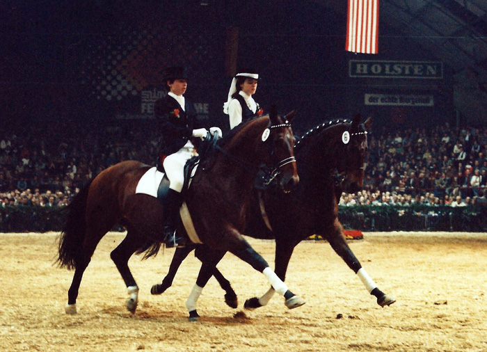 Galaabend 1980 - Pas de Deux in der Holstenhalle von Neumnster: Kastilio und Vitellus - geritten von Theo Schneider und Beate Langels